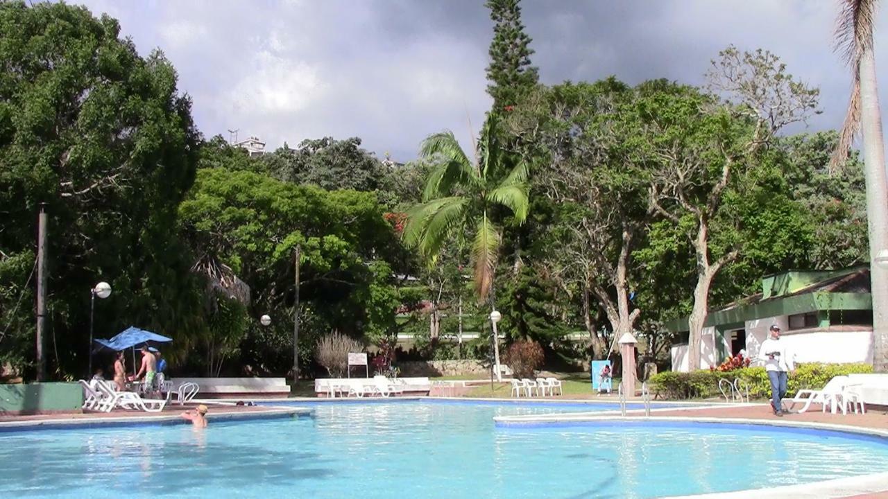 Club Campestre El Bosque Hotel Silvania Exterior foto